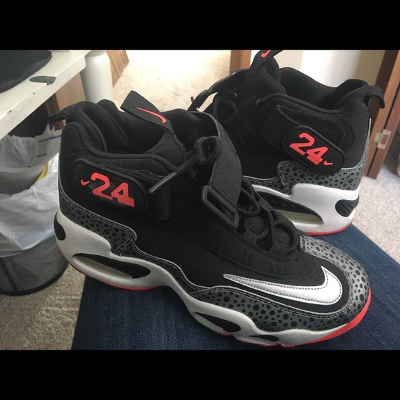 Nike Shoes - Nike Air Griffey Max 1